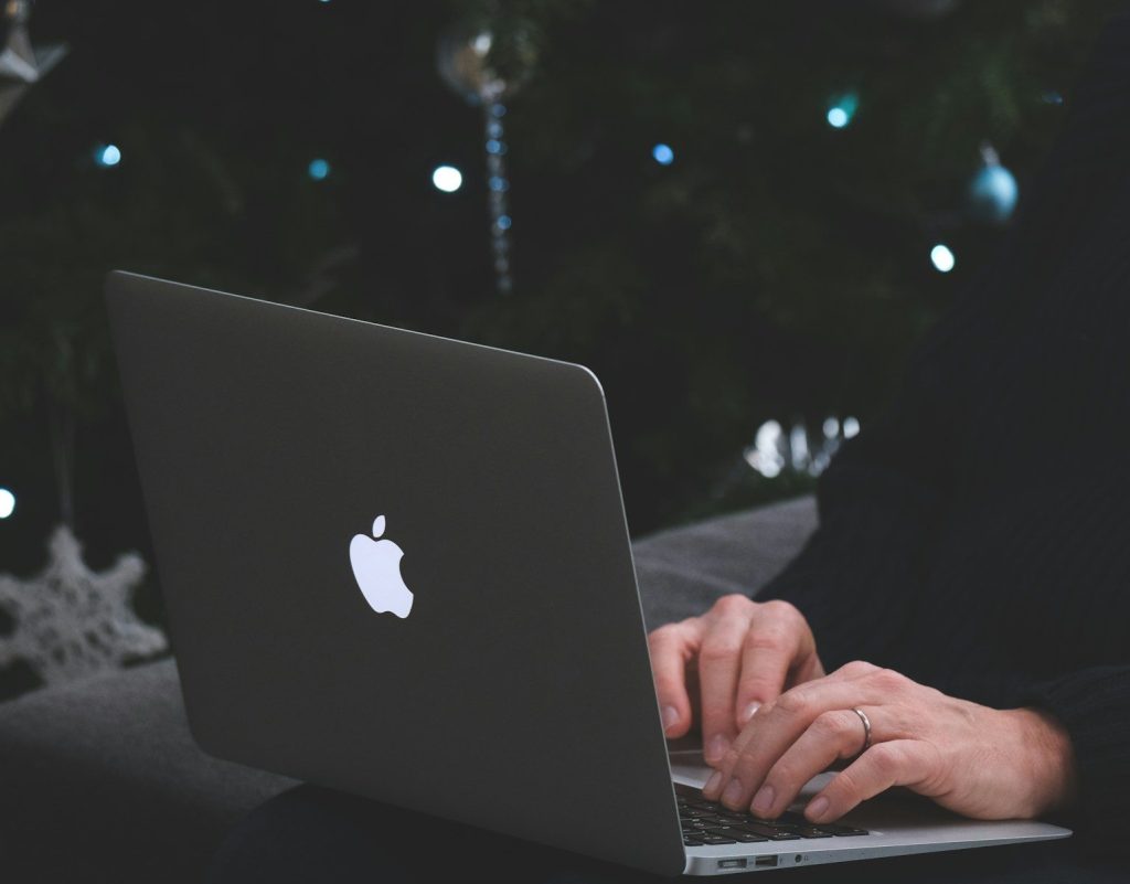 Remote Jobs With Health Benefits That Require No College Degree